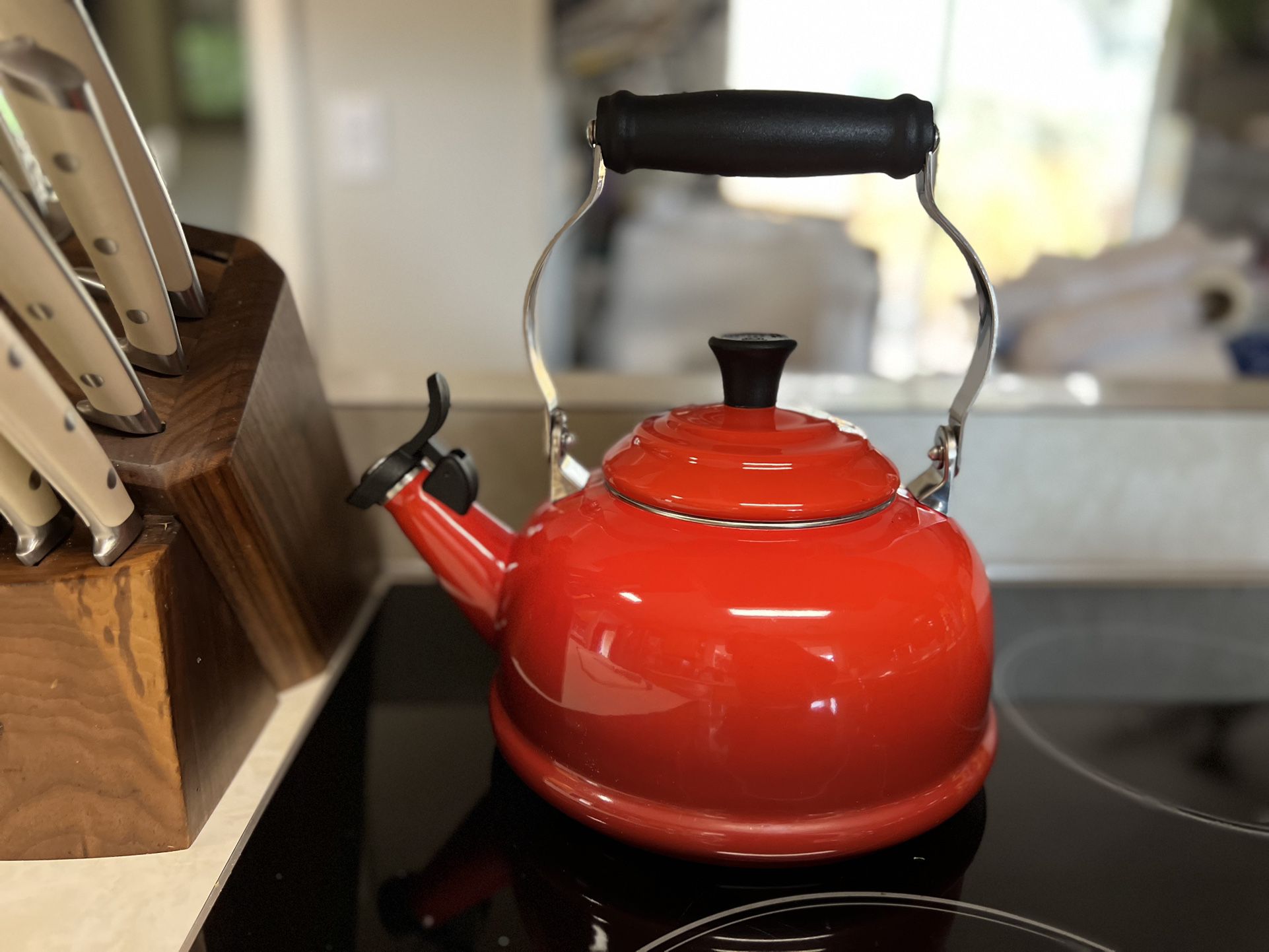 Le Creuset Classic Whistling Kettle, Cerise (Red) Sale in Everett, WA - OfferUp
