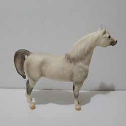 Breyer Horse #839 Proud Arabian Stallion Light Dappled Gray White Mane 