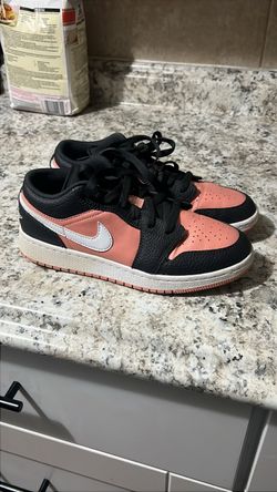 Woman’s Air Jordan 1 Low GS 'Pink Quartz'