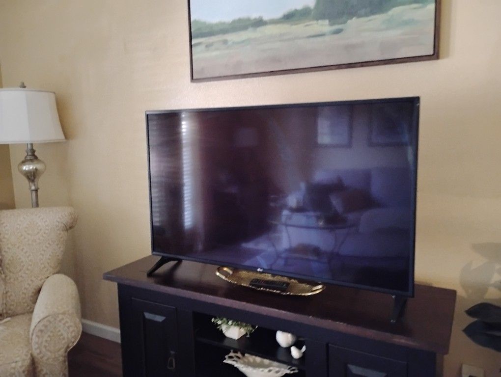 LG WebOs  49inch UM 6900PUA Flat Screen