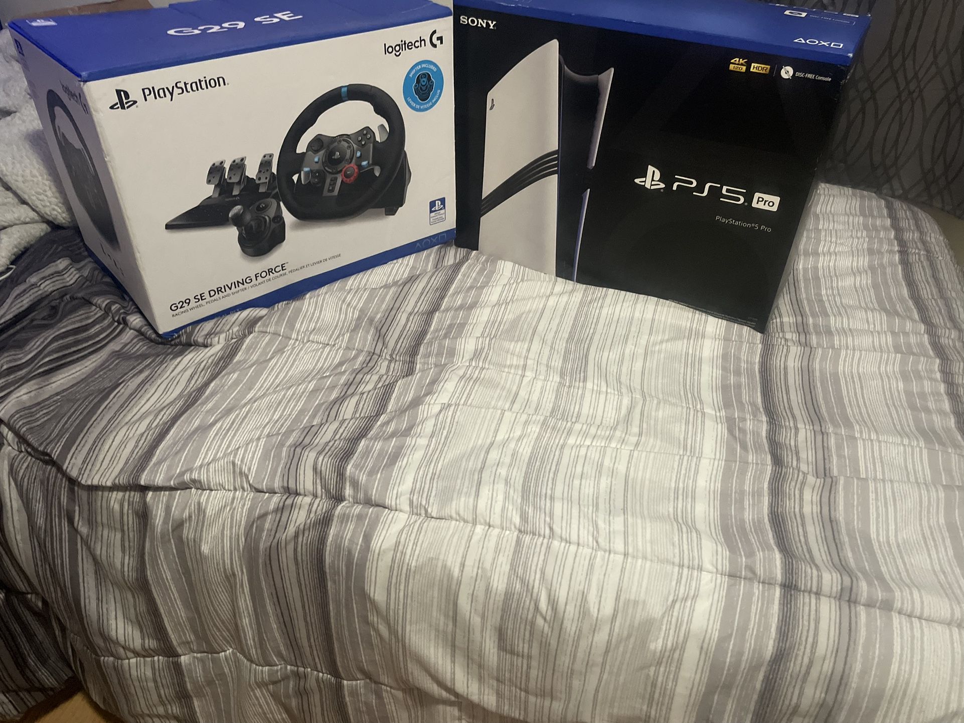 PS5 and Logitech Wheel