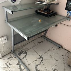 Small Computer Desktop Table FREE
