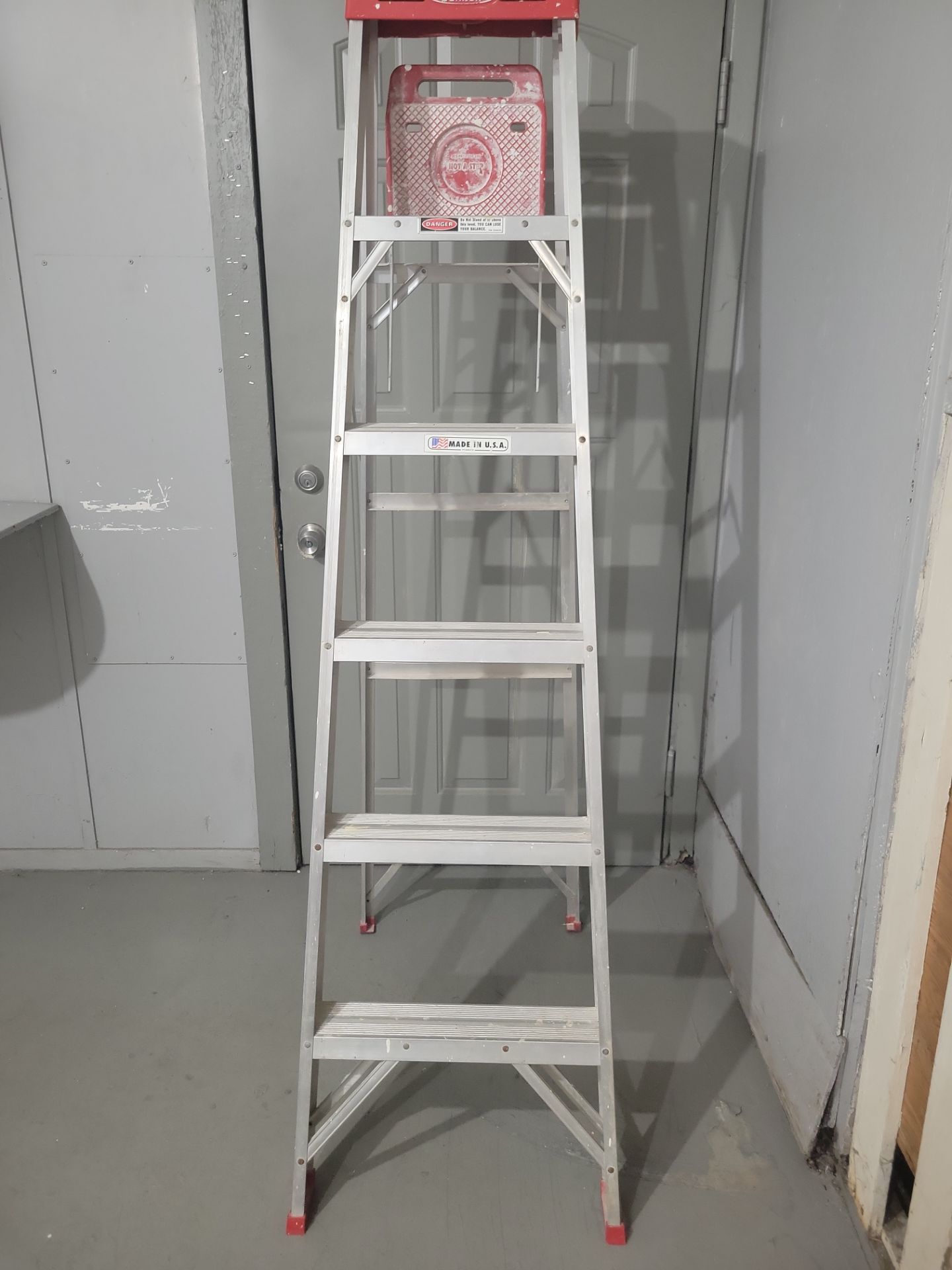 Aluminum ladder