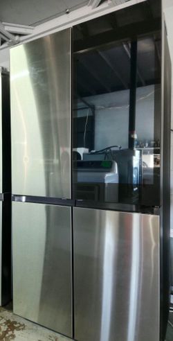 Samsung Bespoke 22.5 Cu. Ft. Bespoke 4-Door Flex French Door Refrigerator with AI Family Hub+ in Stainless Steel