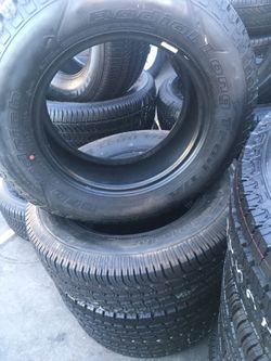 Set semi new BFGOODRICH 226/70/16