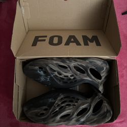 Yeezy Foamrunner size 9