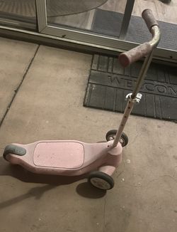 Girls scooter (great condition)