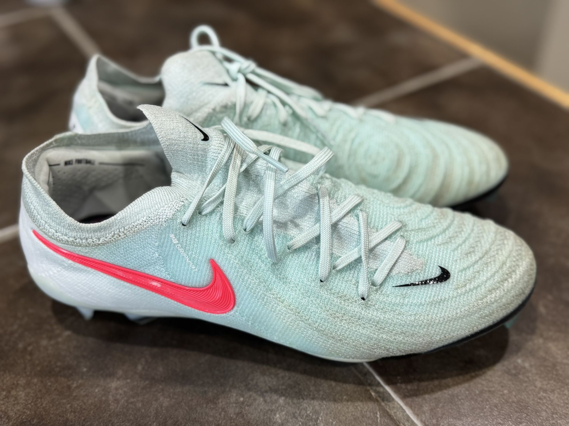 Men’s Nike Phantom GX2 Mad Energy Pack Cleats ***Size 8***