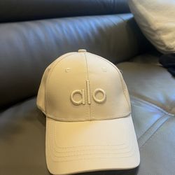 Alo “Off-Duty” Hat – Cream (Brand New)
