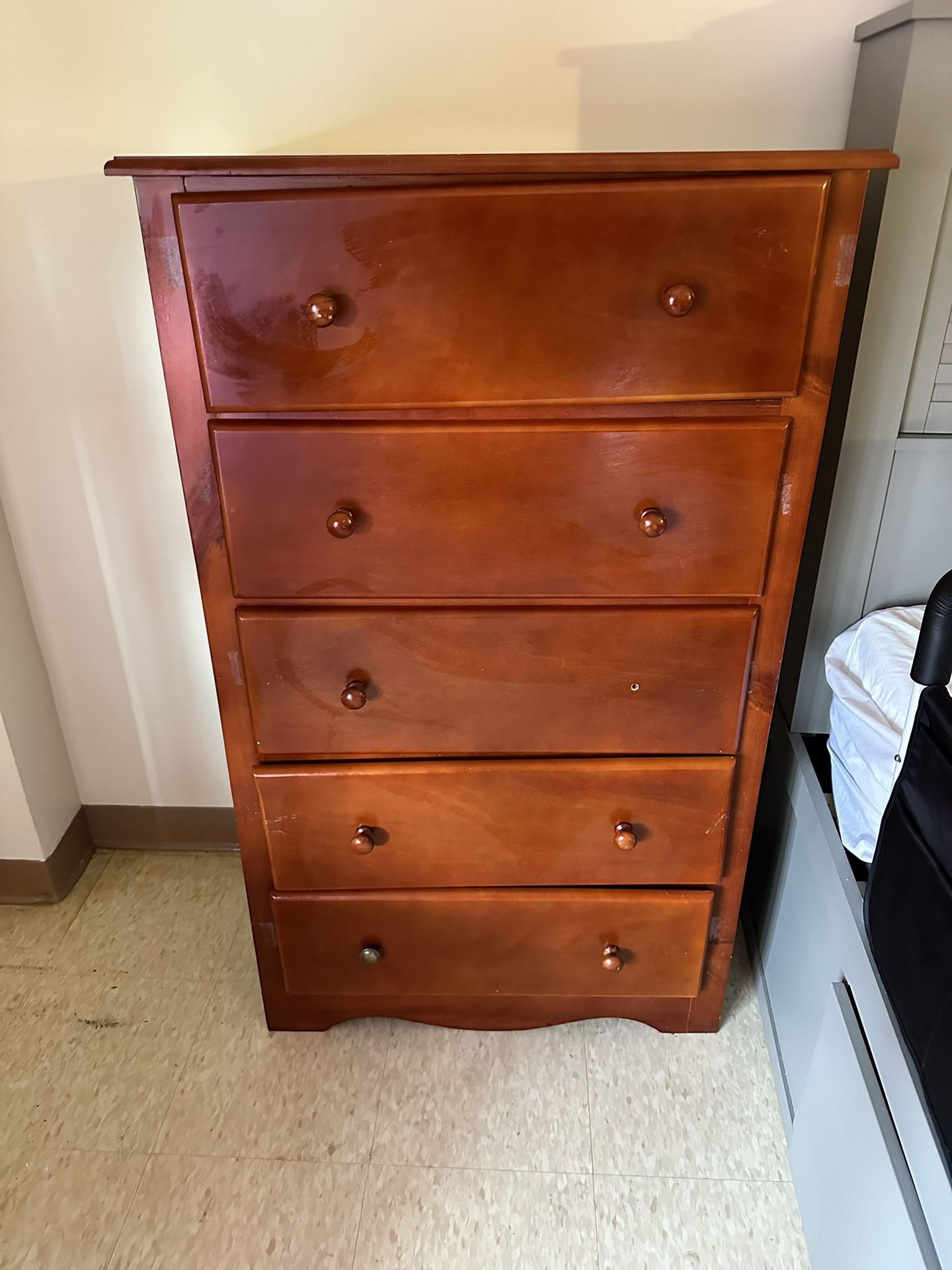 Solid Wood Dresser ( SEE PICTURES)