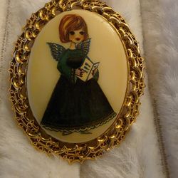 18k Vintage School Girl Brotch 