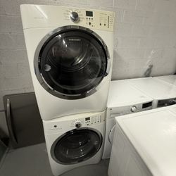 Electrolux Washer And Dryer Set “27 ( Lavadora Y Secadora )