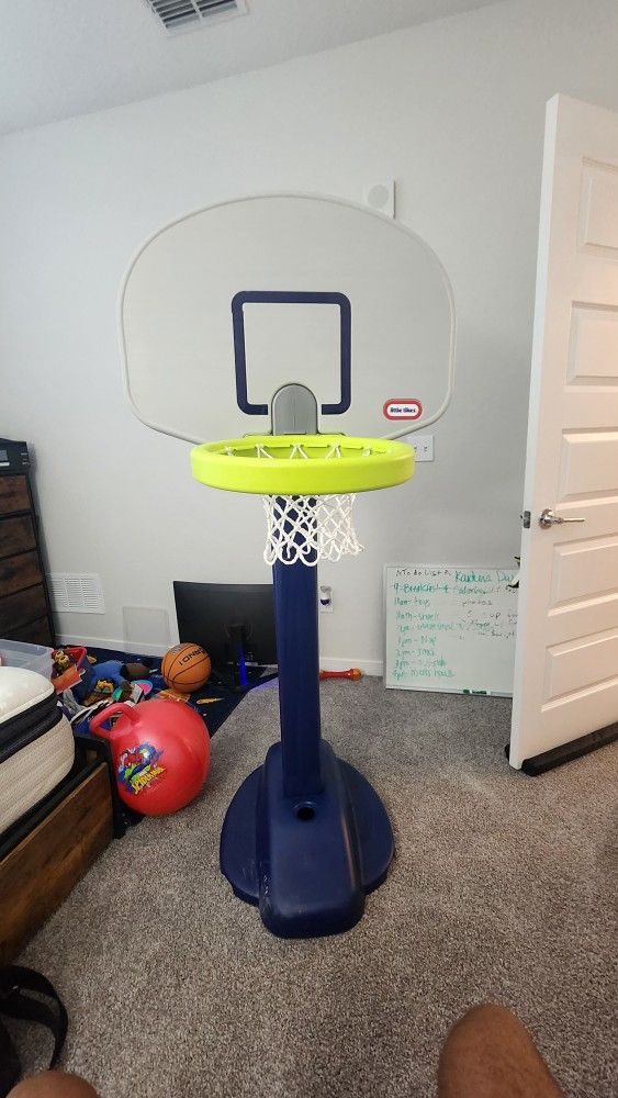 ✨ For Sale: Little Tikes Basketball Hoop ✨