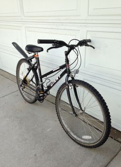 Giant Iguana Mountain Bike *** GREAT FOR OFF ROADING