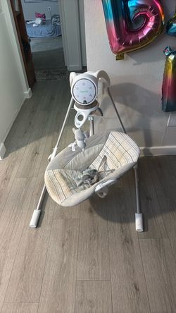 Baby swing (Ingenuity)