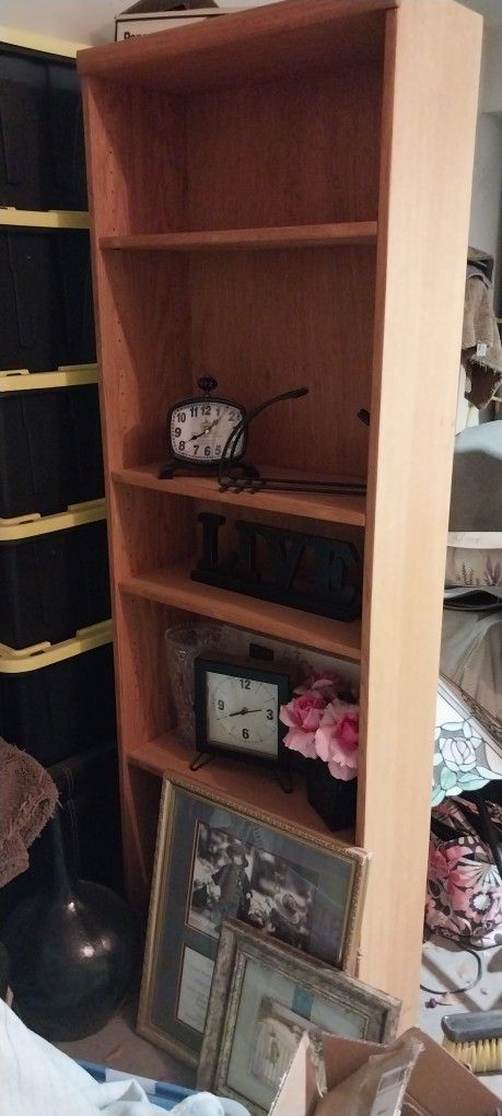 Storage Shelves 6 Ft X 24 In X 9.5in 20 $ Reduced