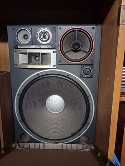2 Kenwood speakers