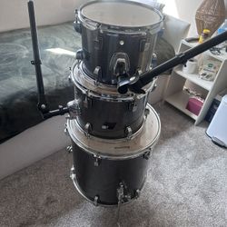 Ludwig Drum Kit – Like New – $250