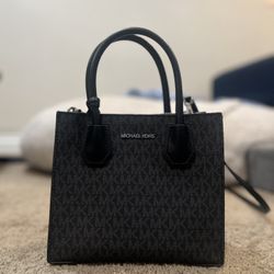 Michael Kors Medium Logo Mercer Leather Signature Black Messenger Bag Black
