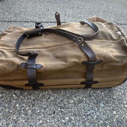 Filson Soft Sided Roller Bag.  30x14x12. 