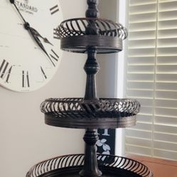 3 TIER ROUND METAL STAND