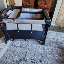 Mobile Collapsible Uamector Crib with changing station and wind up music mobile