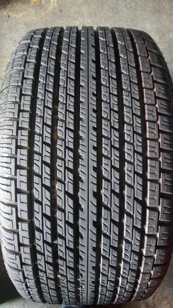 (1) R15 USED TIRE 295/50/15 (ONLY HAVE ONE)