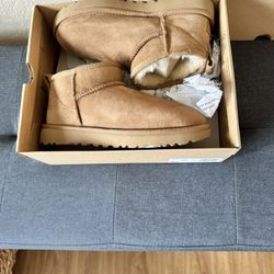 UGG Women’s Boots Size 6 Brand New 