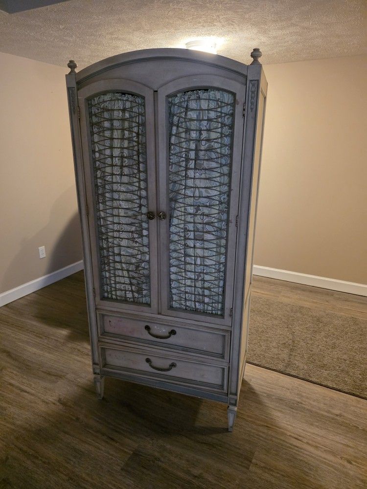 French Country Vintage Armoire – Elegant Storage Cabinet ✨