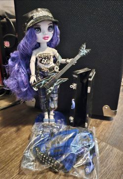 Shadow High - Uma Vanhoose Doll