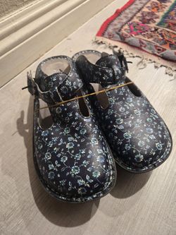 NEW WOMENS SHOES