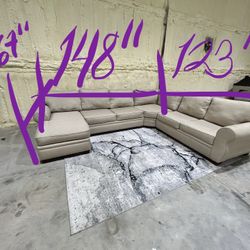 Sectional/couch/sofa/sala