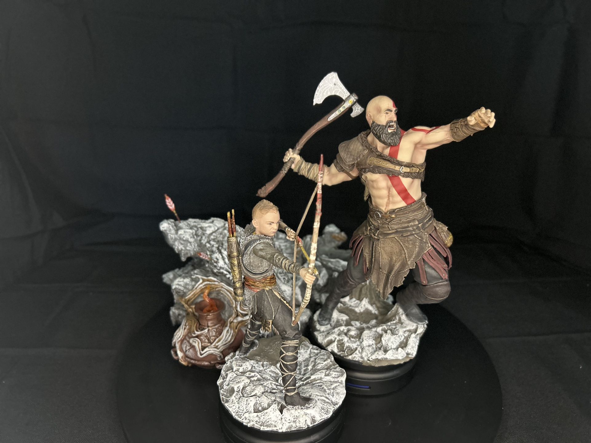 GameStop Exclusive Kratos and Atreus Statue By Modern Icons 