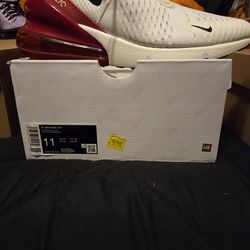 Womens sizes 11 Nike Air 270s-New