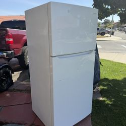 Refrigerator For Sale $150 In Working Condition 