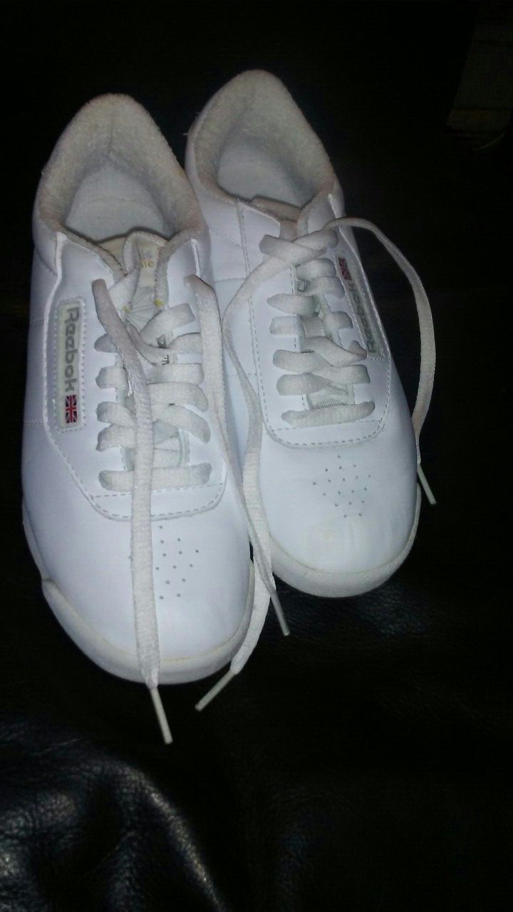 Nice white like new princess reeboks