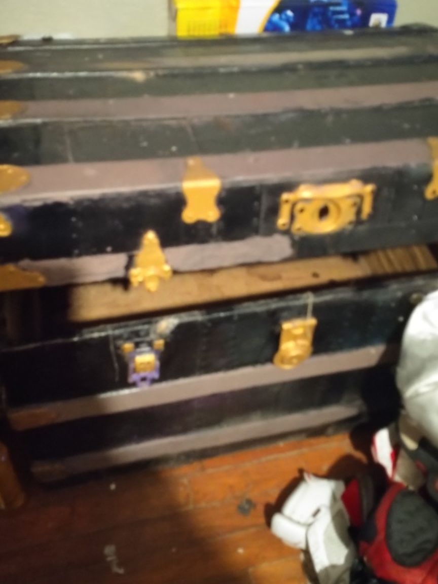 Treasure chest storage trunk (ANTIQUE)