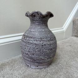 Handmade Rustic Pottery Vase – Ribbed Ceramic with Ruffled Rim