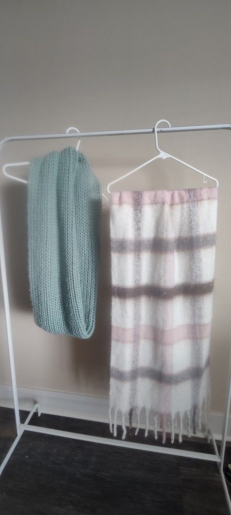 Brand NEW Winter Scarves ❄️🥶