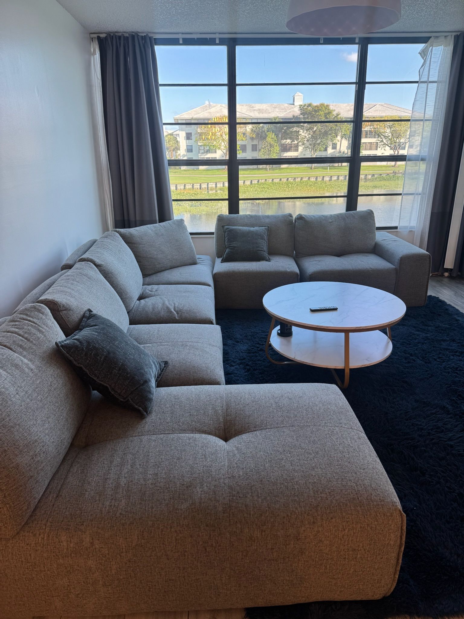 Like‑New Modular Sectional Sofa – Light Gray