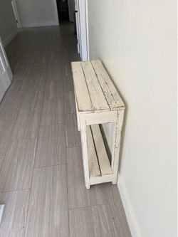 Entry way table
