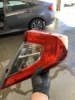 2016 Honda Civic , right Tail light