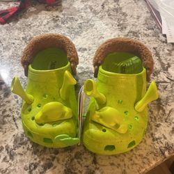 Shrek Crocs Men Size 4/Women Size 6