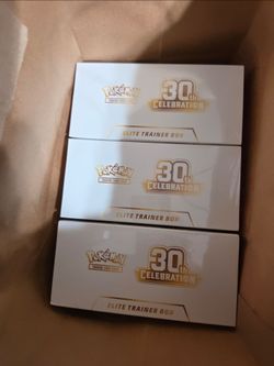 30th Celebration ETB elite trainer box Pokémon