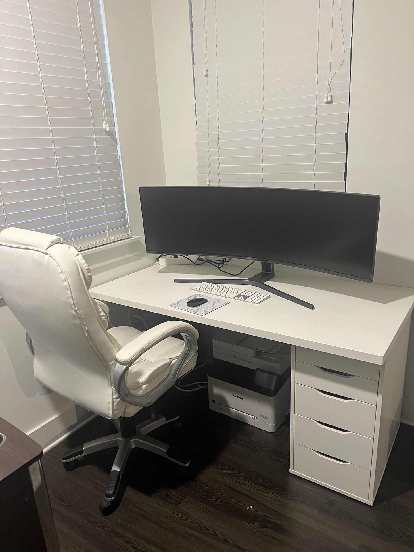 Very Clean Office Chair And Desk