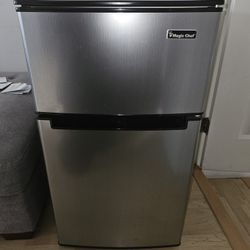  Magic Chef mini-refrigerator W/ freezer compartment