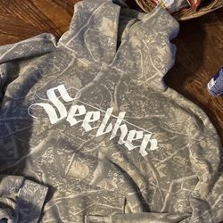 seether camo hoodie (L)