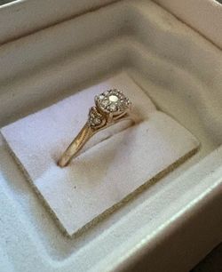 Gold diamond ring