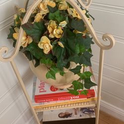 Heavy Ceramic Pot With Yellow Flowers 