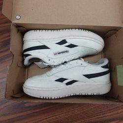 Reebok Women’s Size 6.5 Double Revenge Classic Sneakers